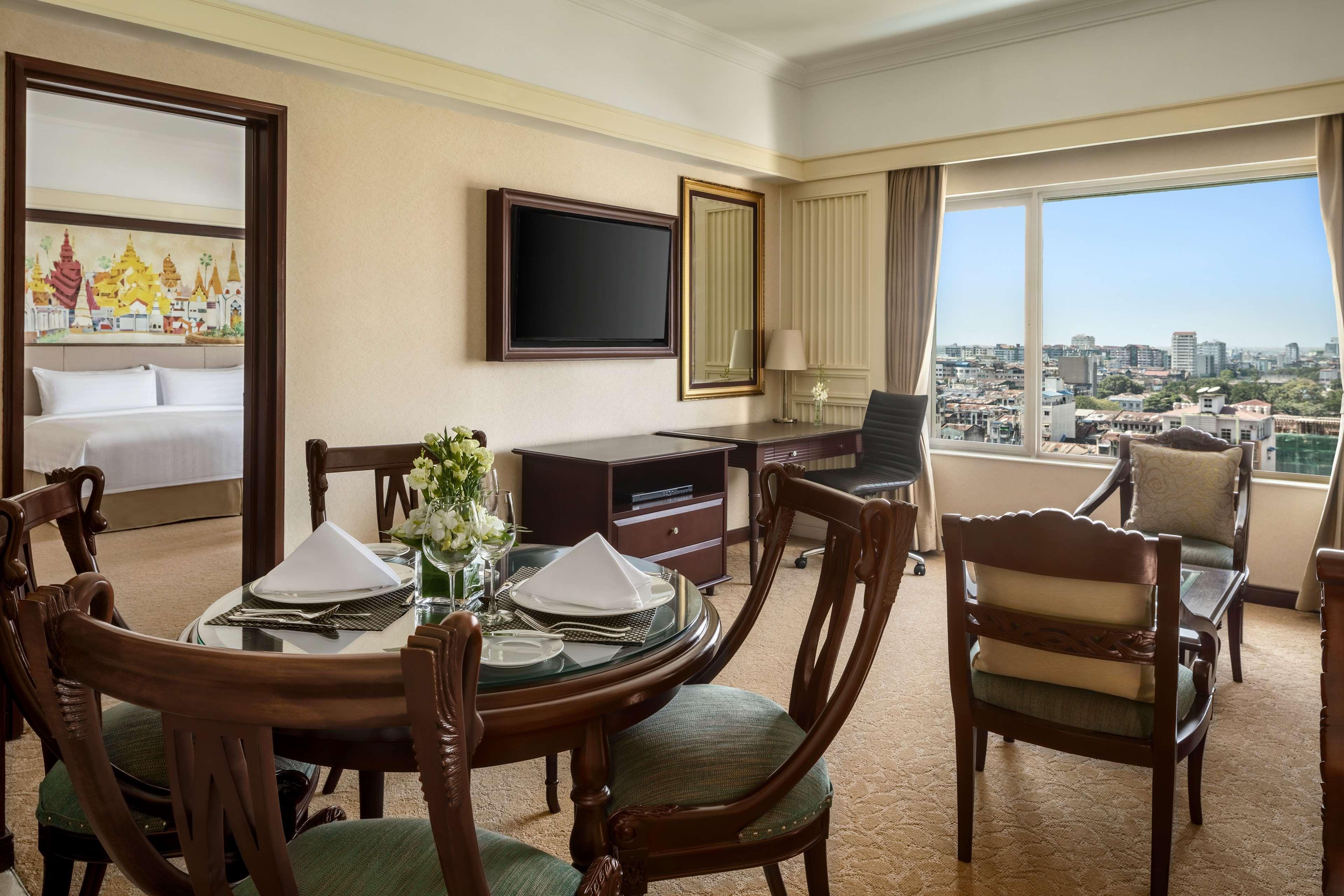 Sule Shangri-La Yangon Esterno foto